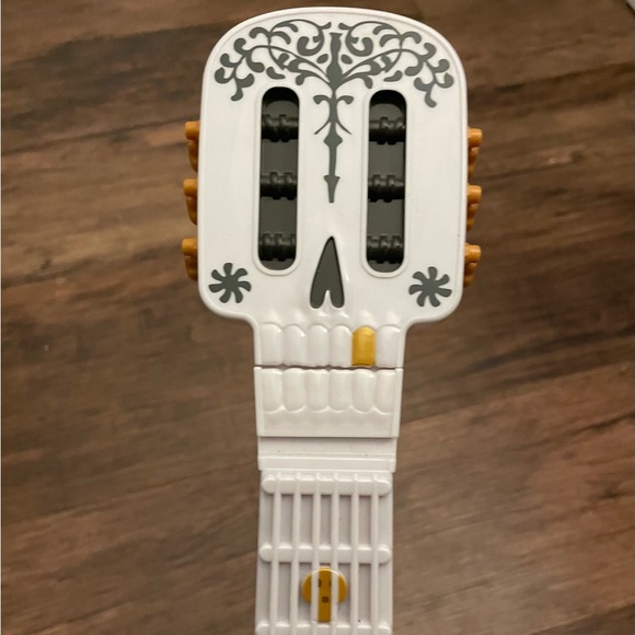 Disney Coco Interactive Guitar - Picture 5 of 7